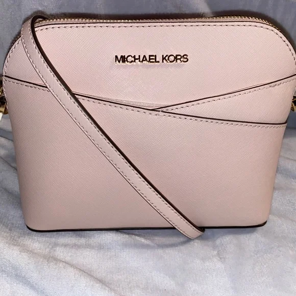 Favorite Purse! Brand New Michael Kors Jet Set Dome in Blush Pink - Picture 2 of 6